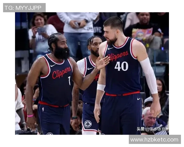 哈登半场高效砍下18分，快船领先76人